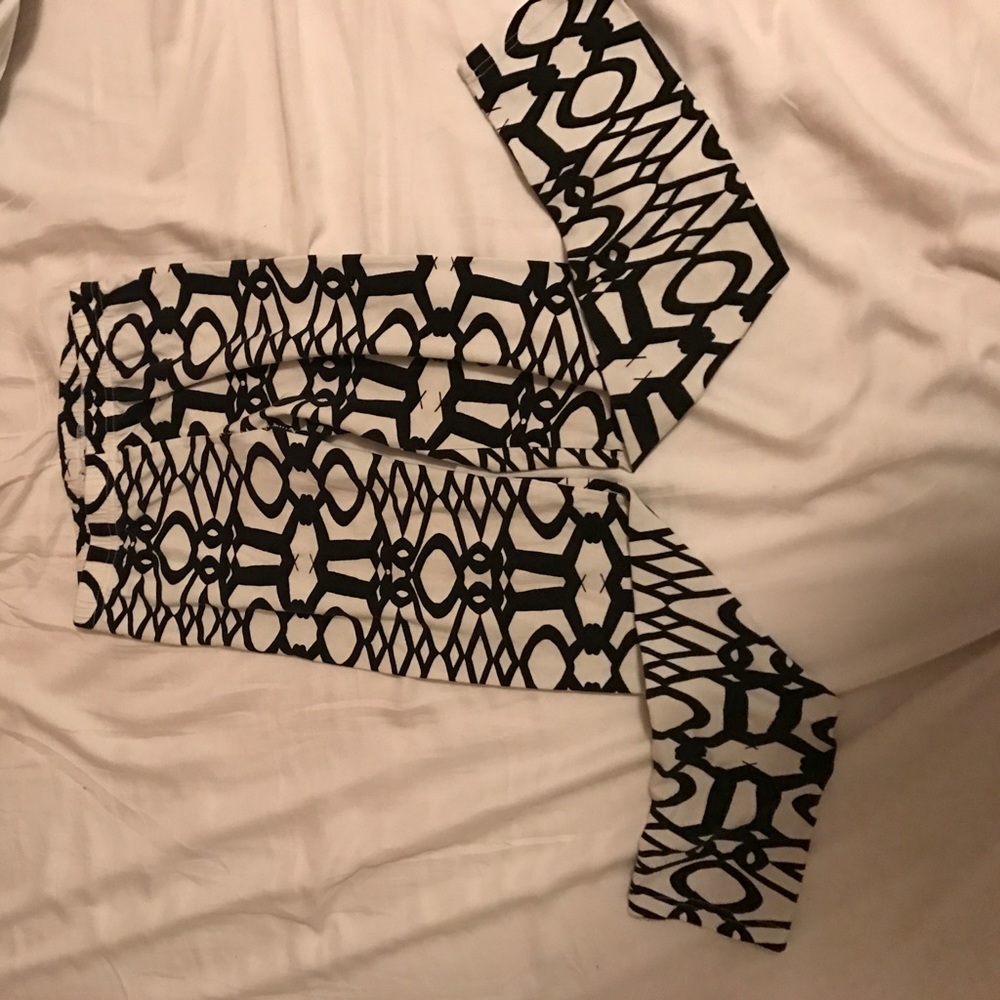 HOT Pattern Leggings