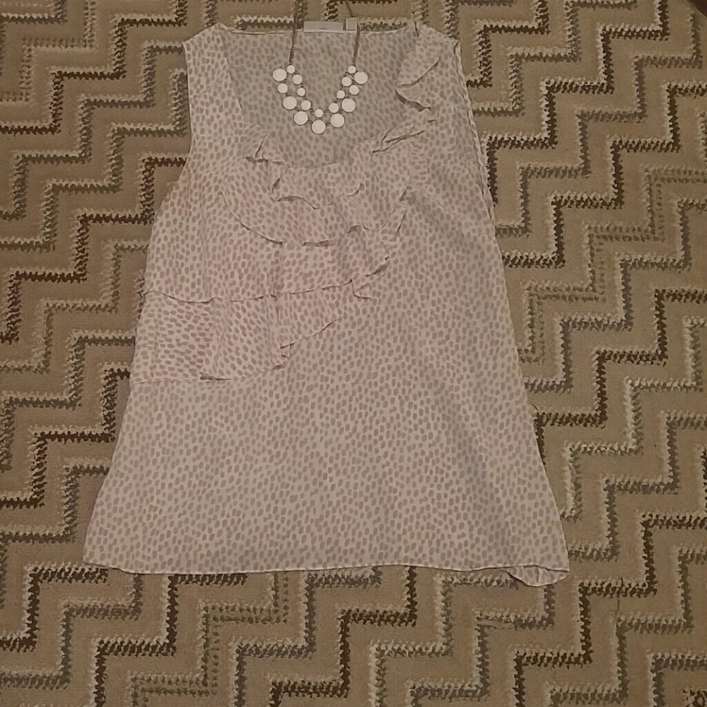 Sleeveless blouse size M w/necklace