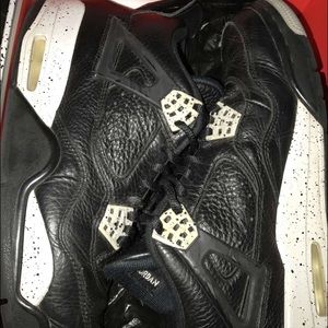 Jordan 4 Oreos. Size 9.5
