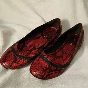 Michael Antonio red snakeskin flats