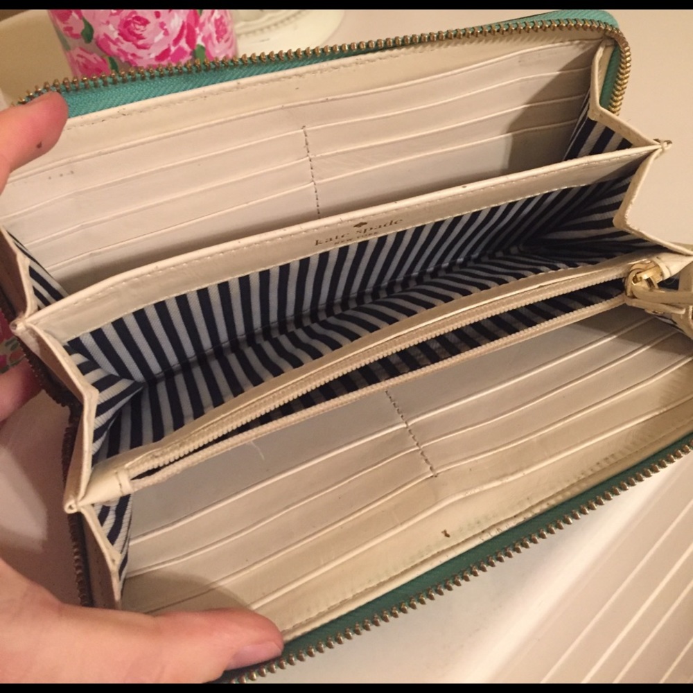 Well loved Tiffany blue Kate spade wallet - Picture 5 of 8