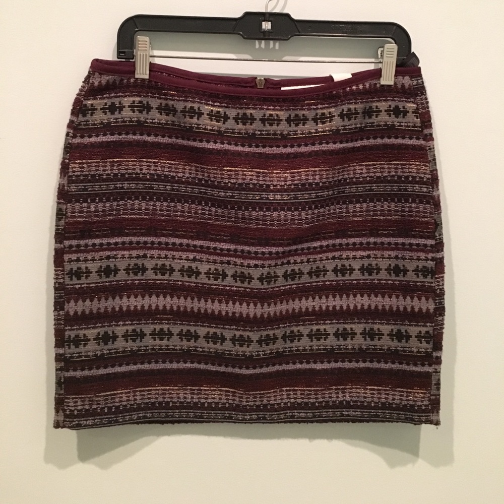 New burgundy skirt with pattern
