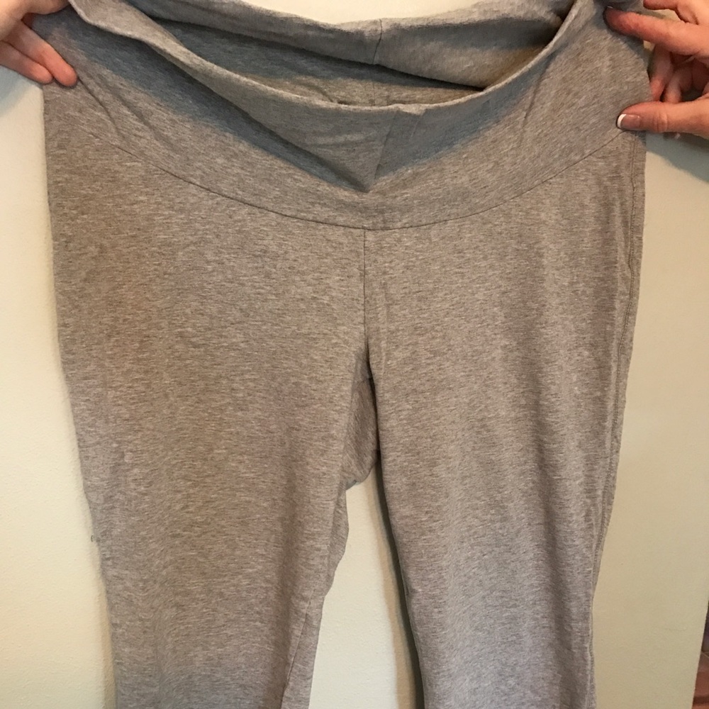 Maternity crop leggings