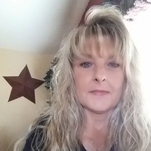 Meet your Posher, Leeann