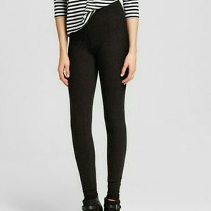 Set of two cable knit sweater leggings. Black Blue