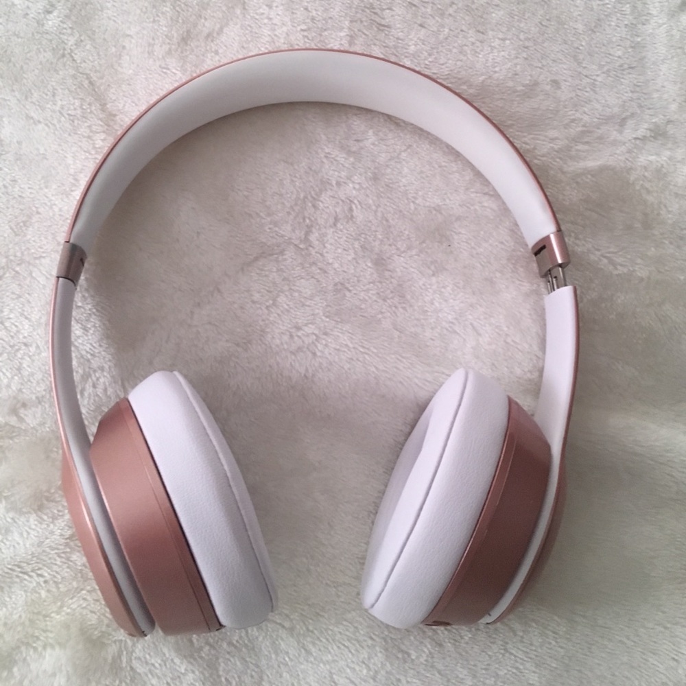 Beats solo 2 wireless rose gold