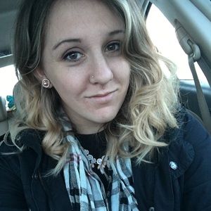 Meet your Posher, Caitlin