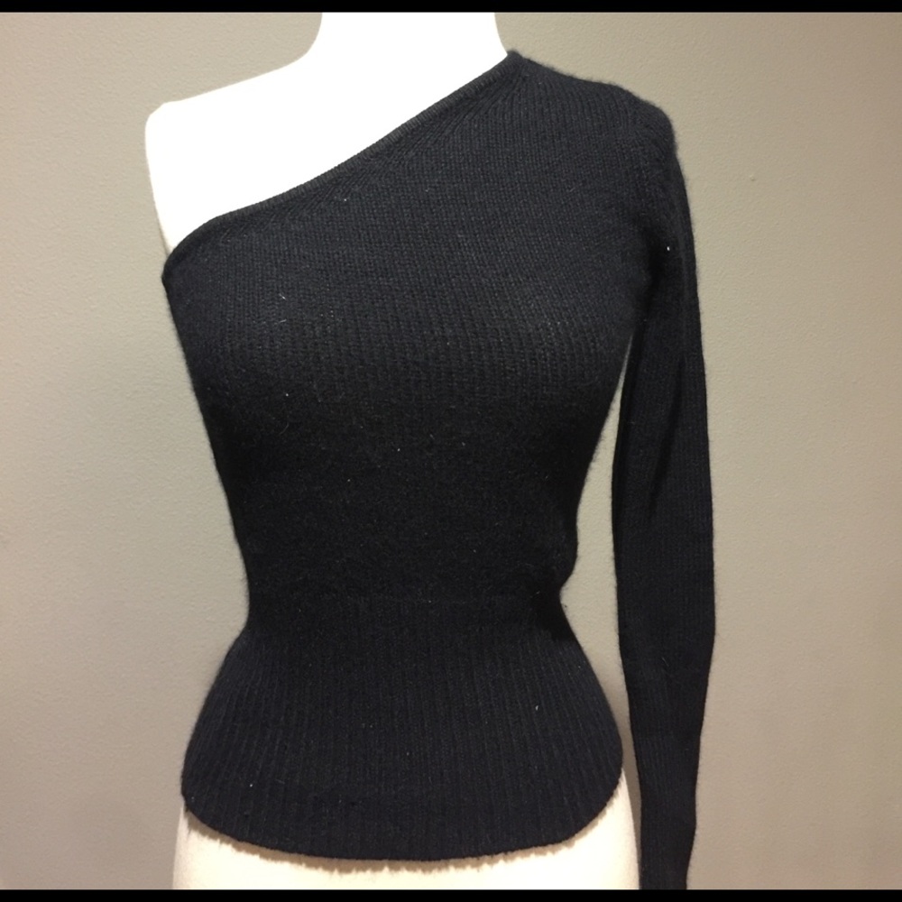 Half arm sweater