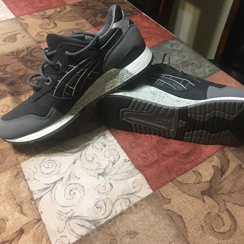Asics shoes excellent condition!