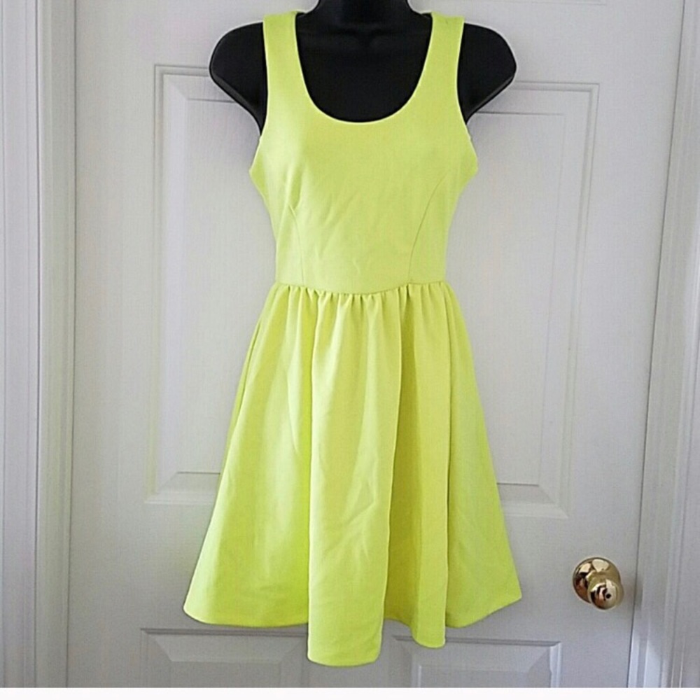 Neon yellow sleeveless dress 👗 size Small