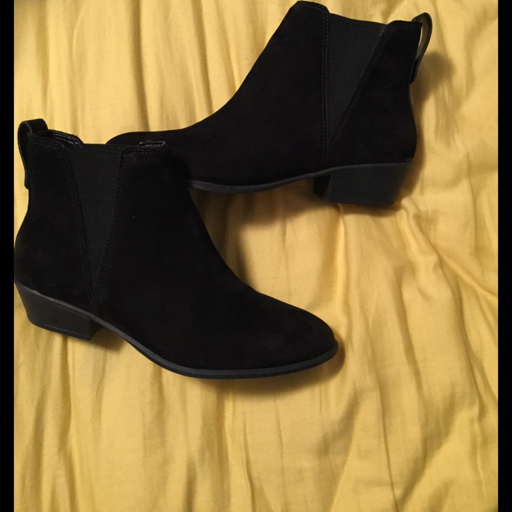 Steve Madden black suede ankle booties