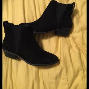 Steve Madden black suede ankle booties
