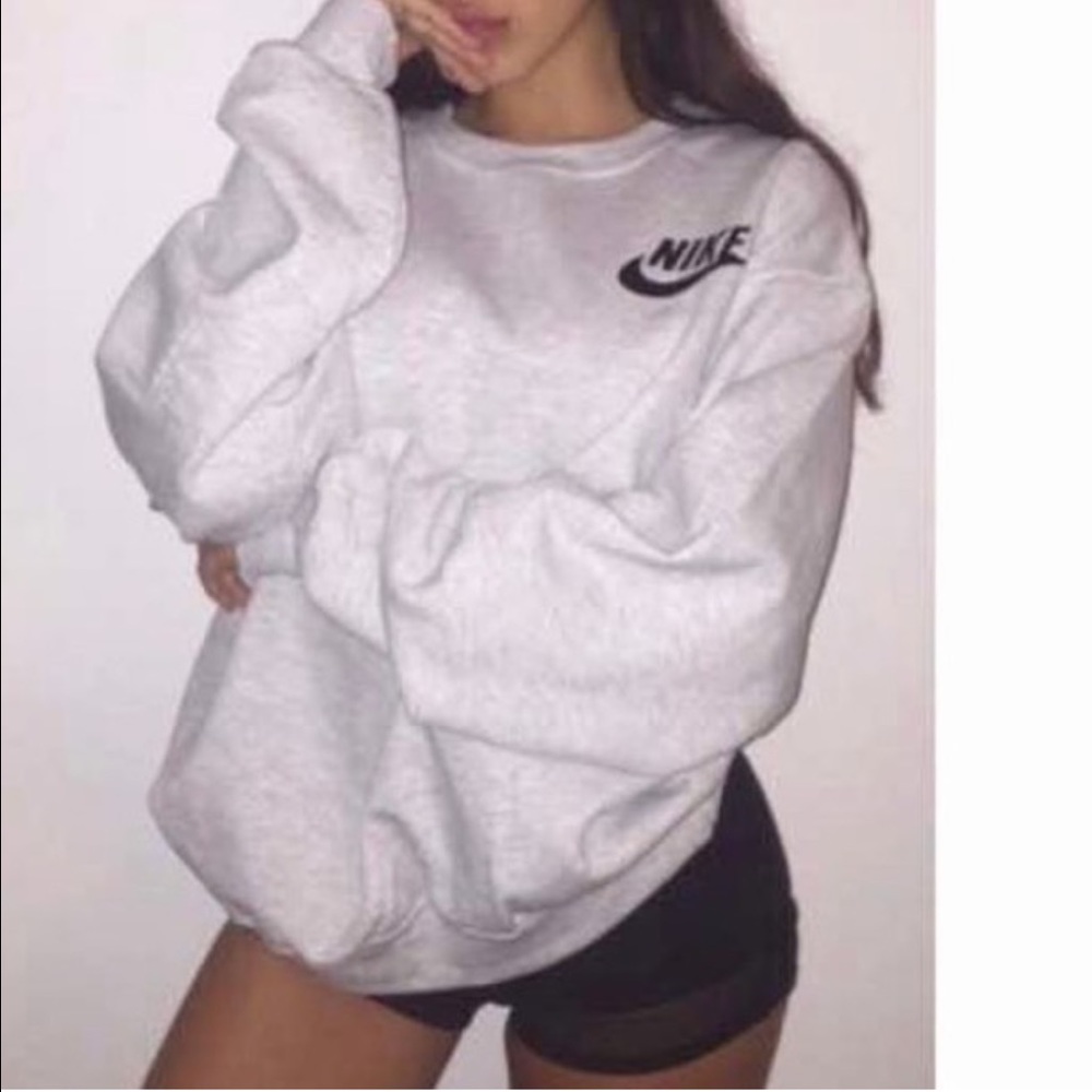 HOODIE CAN BE GREY OR WHITE