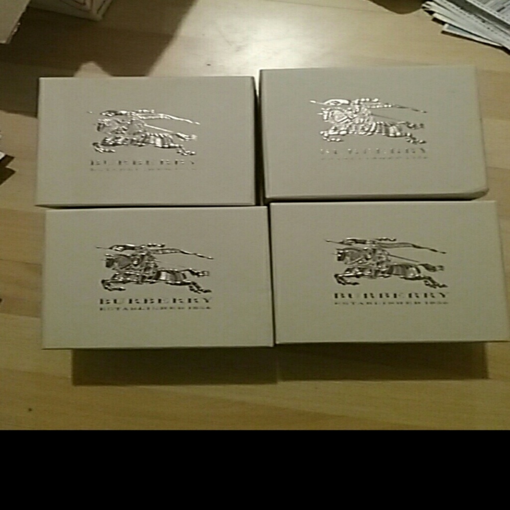 Burberry watch box - Picture 3 of 3