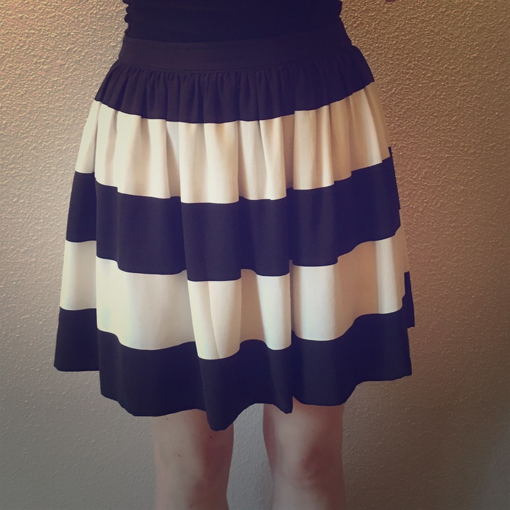 !!SALE!! Black and white Fossil skirt