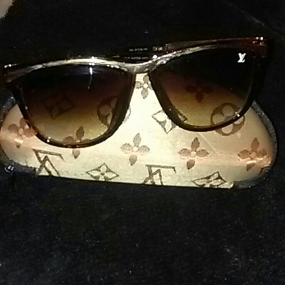 FASHION SUNGLASSES - Picture 1 of 4