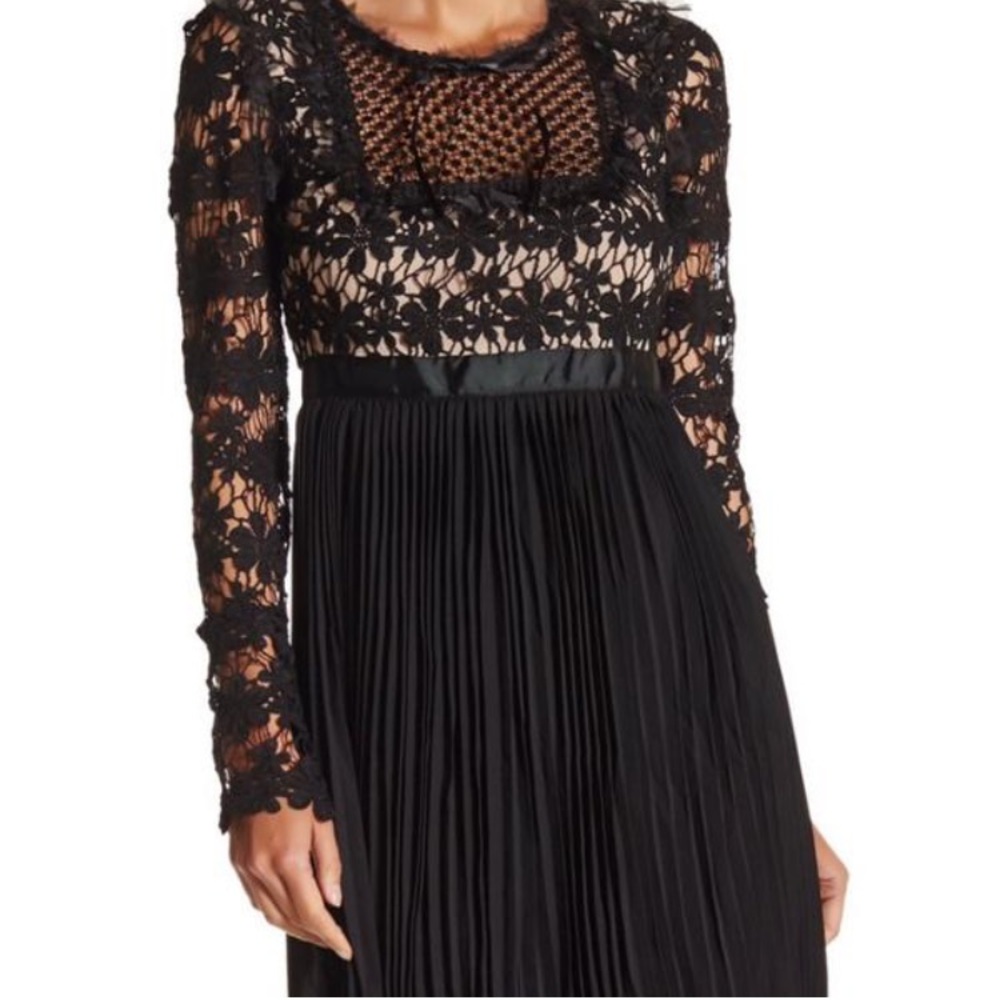 Beautiful pleated dress - Picture 3 of 4