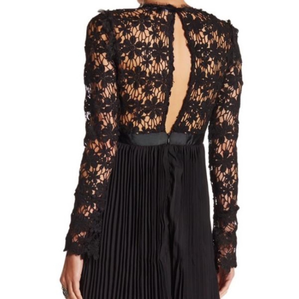 Beautiful pleated dress - Picture 4 of 4