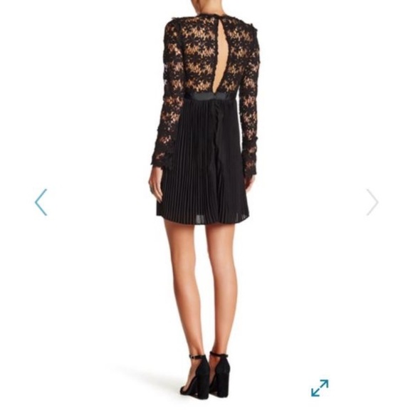 Beautiful pleated dress - Picture 2 of 4