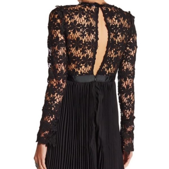 Beautiful pleated dress - Picture 4 of 4