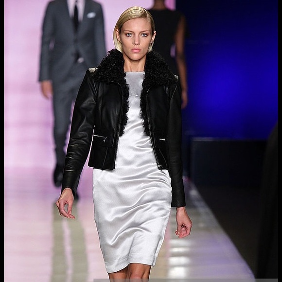 Welcome to my Closet ❤️ - Picture 3 of 6