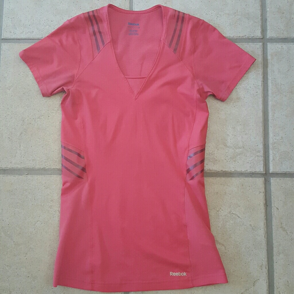 SOLD: 2 Reebok Easy Tone workout Tops- Medium - Picture 4 of 5