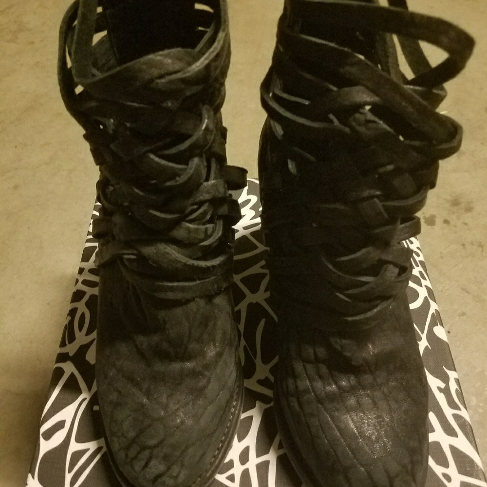 Free People black leather size 6 chunky heels