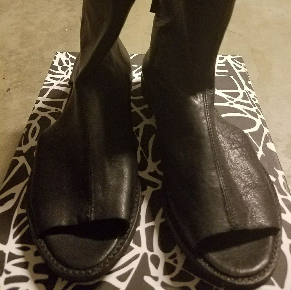 Free People brand new black leather sandals size 7