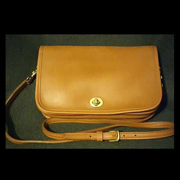 Coach Handbags - Coach Glovetan Turnlock Crossbody