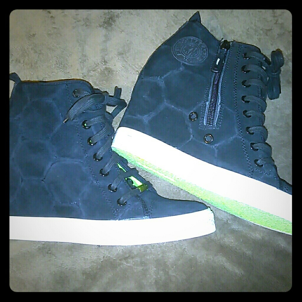 DKNY High tops