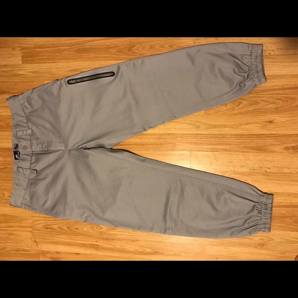 New Nike sportswear joggers size 34 men