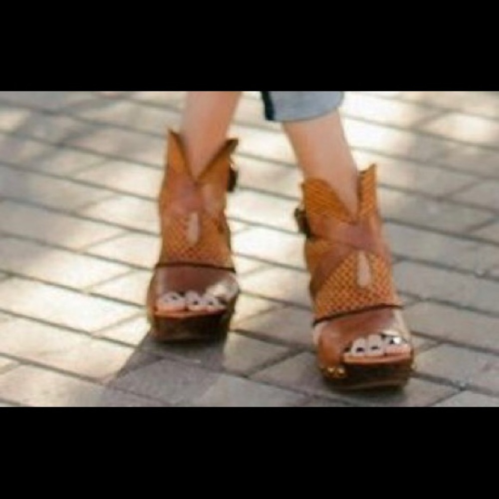 Have you seen this shoes??