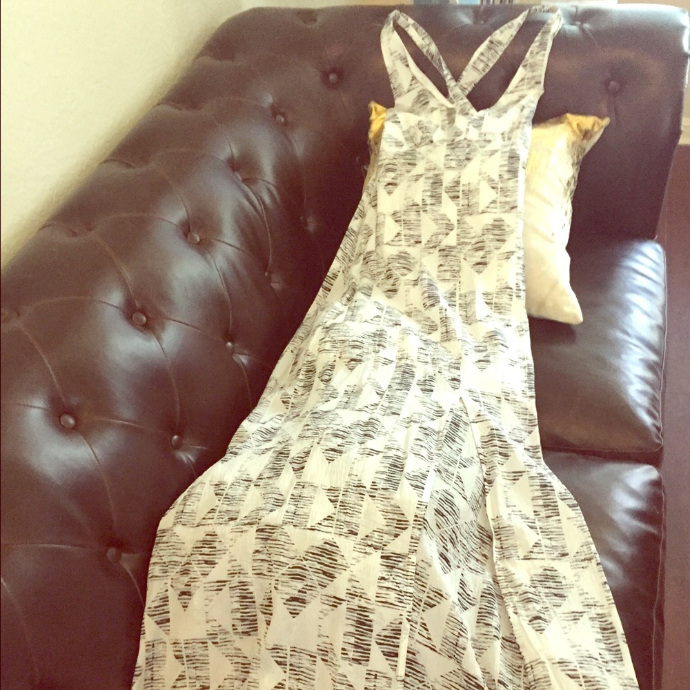 BB Dakota 'Zana' Cross Back Crepe Maxi Dress