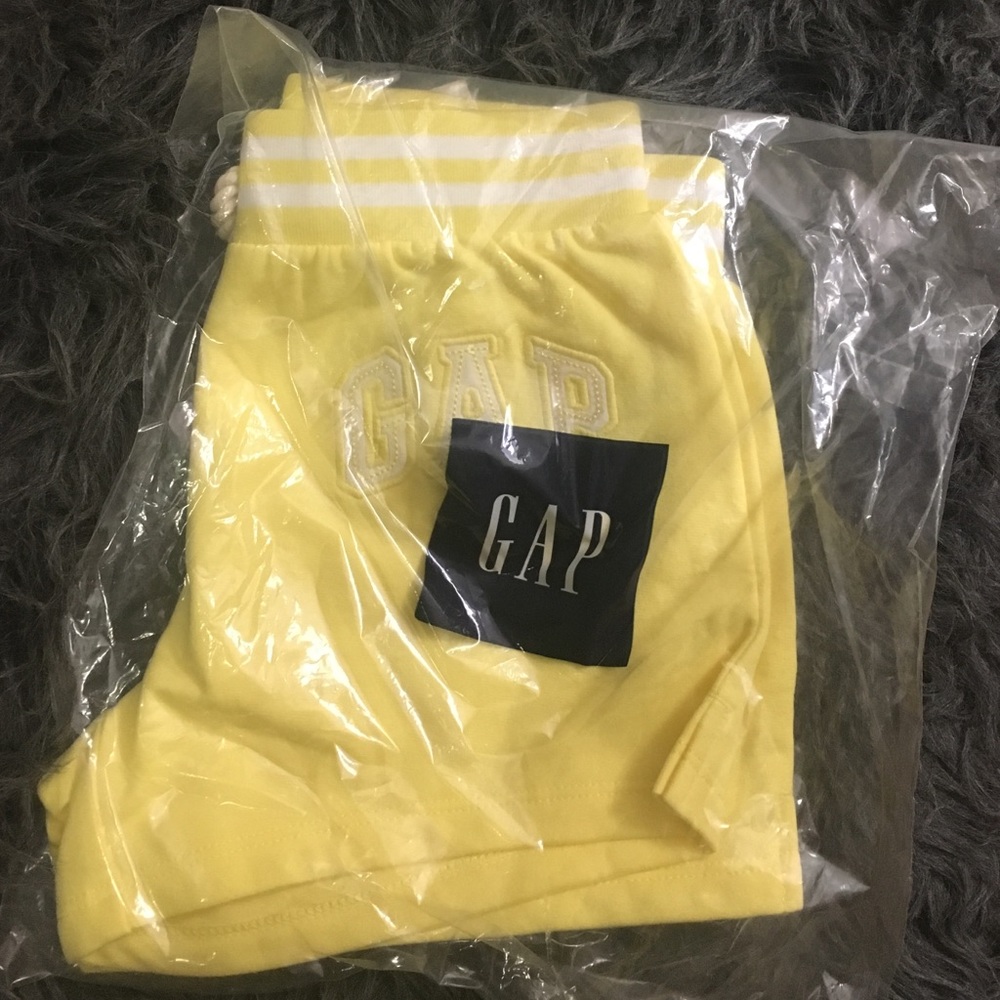 Girls GAP shorts NWT.