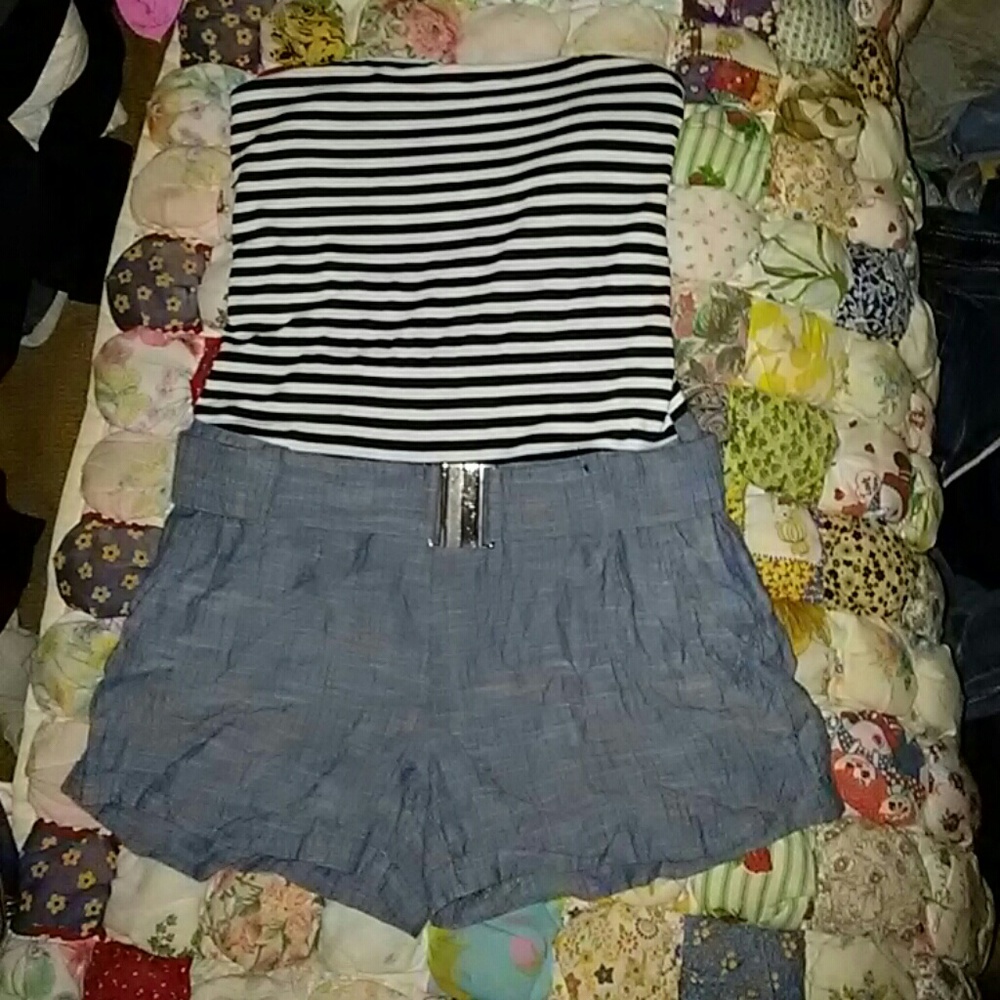 NWOT BEBE STRAPLESS ROMPER. XS