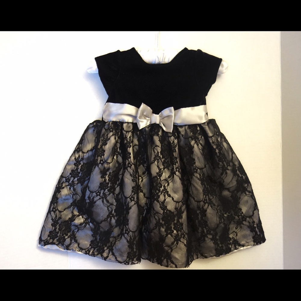 Beautiful layered lace dress-18M