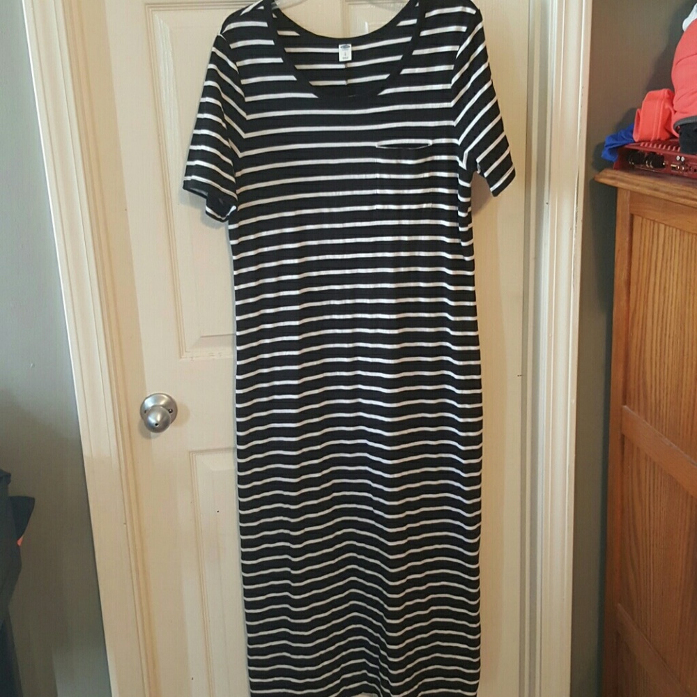 Black and White Striped Old Navy Midi Dress