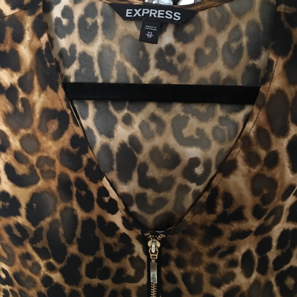 Express Leopard Print Zip Front Blouse - Picture 3 of 4