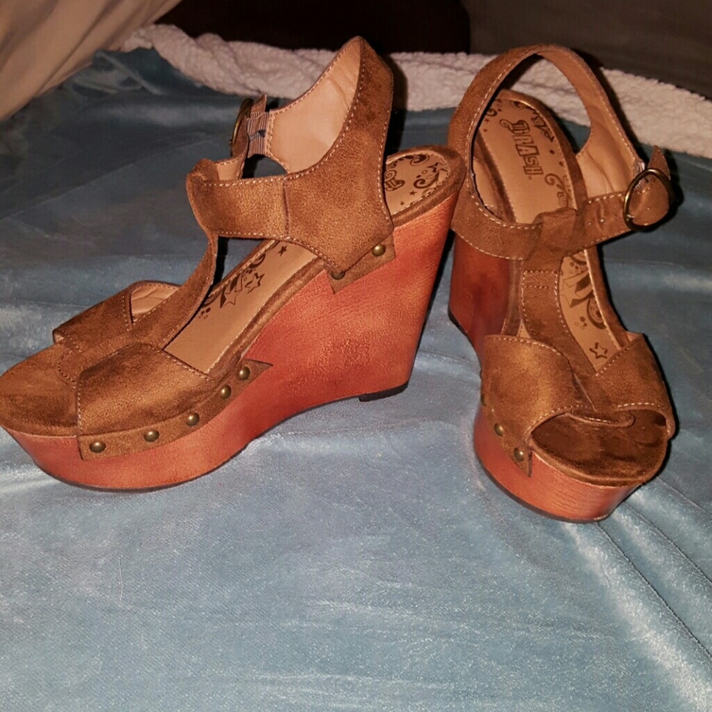 WEDGE SANDALS LEATHER  GREAT CONDITION SZ 8.5
