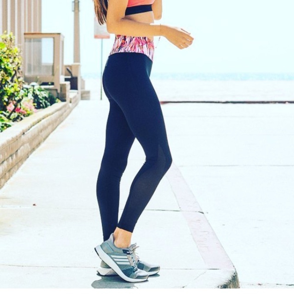 Leggings ! Mesh on the bottom