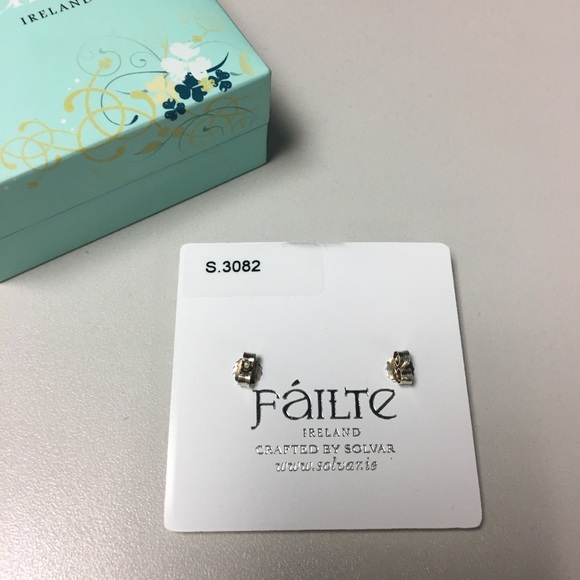 Bridget's | Sterling Silver Shamrock Earrings - Picture 3 of 4