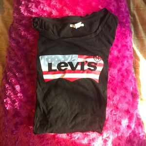 Levi's tshirt