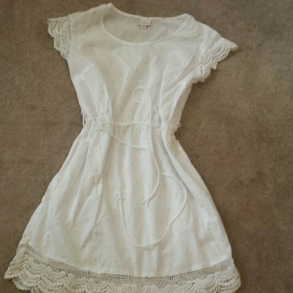 Stunning white festival dress with tie
