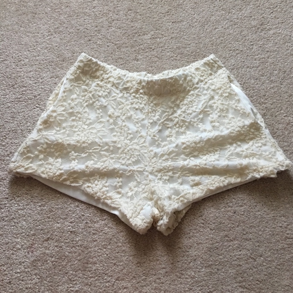 Crochet cream shorts - Sz S