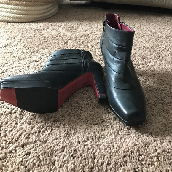 Vero Cuoio booties - Picture 1 of 4