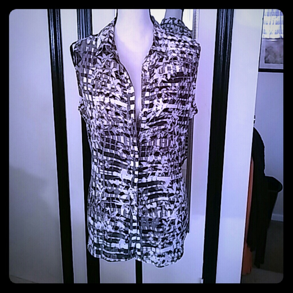 Sleeveless button-down blouse