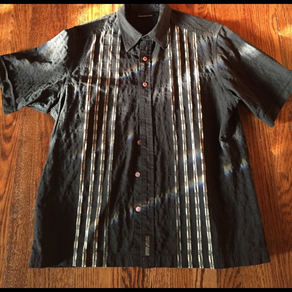 DKNY MENS SHORT SLEEVE EXCELLENT CONDITION