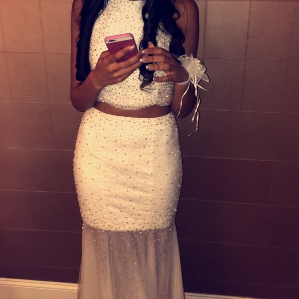 This dress was made by Latima Nagwa. - Picture 2 of 4
