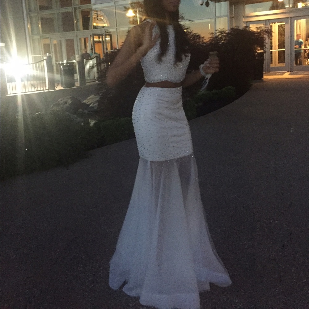 This dress was made by Latima Nagwa. - Picture 3 of 4