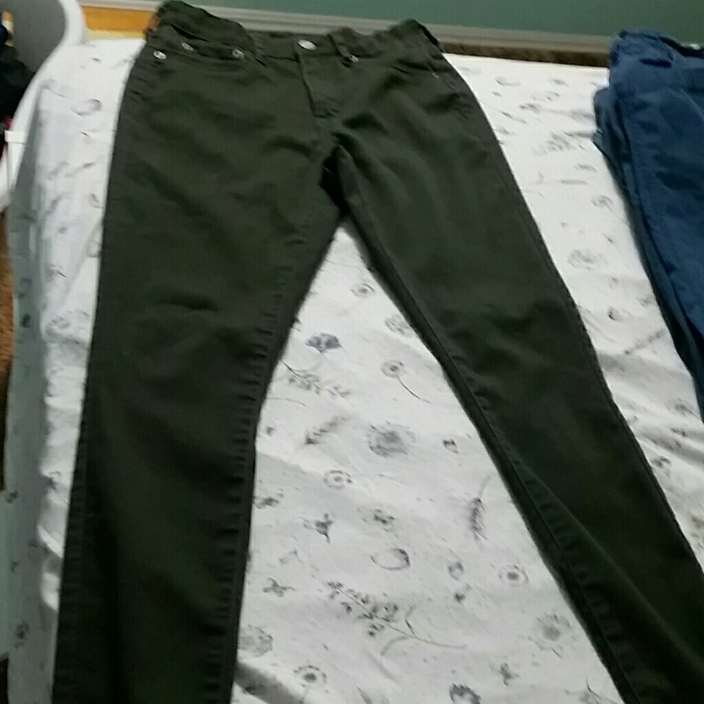 Used aeropostale green pants in good condition